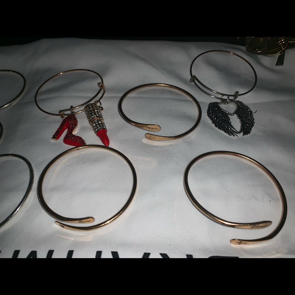 Bracelets - Picture 3 of 6